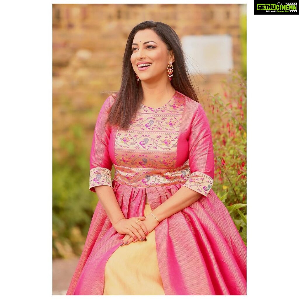 Kranti Redkar Instagram - Thank you @durggapaithanisbydarshna for this beautiful ethnic wear. Do follow @durggapaithanisbydarshna for more such styles and for some Gorgeous ethnic wear this Diwali .