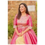 Kranti Redkar Instagram - Thank you @durggapaithanisbydarshna for this beautiful ethnic wear. Do follow @durggapaithanisbydarshna for more such styles and for some Gorgeous ethnic wear this Diwali .