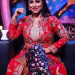 Kranti Redkar Instagram - Beauty begins the moment you decide to be yourself . Stylist : @saileerajpurenagane Costume : @FEATHERSNFLOWERS Jewellery : @sorayaajewels_ Hair : @nilu_j.h , @nilamjadhav1086 Photography : @hdmomentz.in Make-up : @khanolkar.r Costume Assistant : @manepriyanka85 #dholkichyatalawar #goodthingscometoanend #love #fashion #realityshow #judges