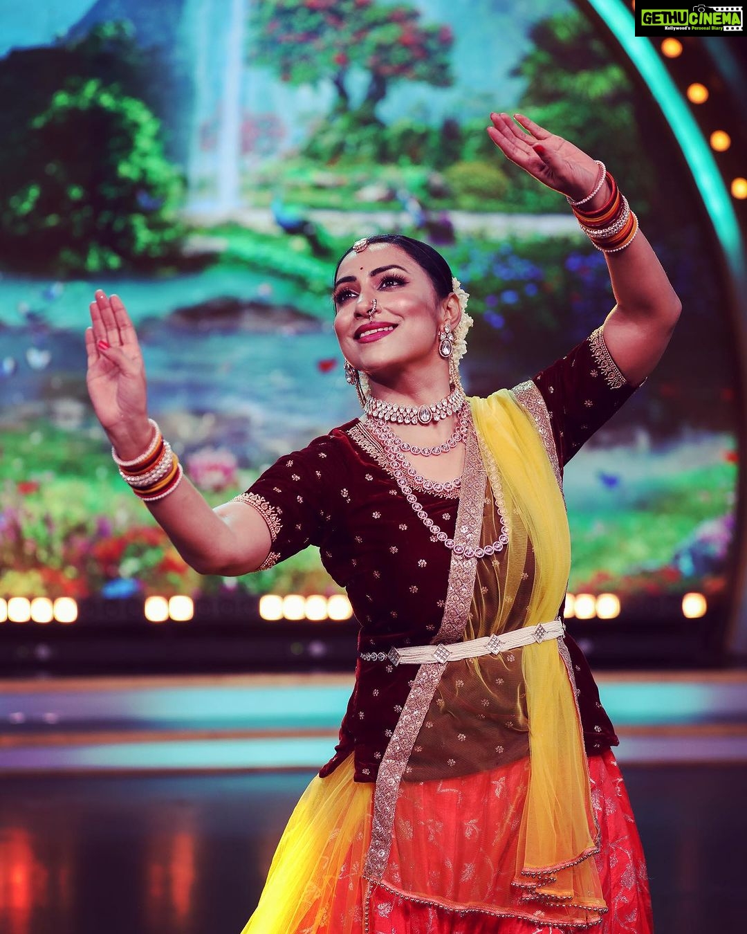 Kranti Redkar Instagram - Some more … Styling by @saileerajpurenagane Costume by @nakshi.anjali Jweller by @sorayaajewels_ Hair by @nilu_j.h , @nilamjadhav1086 clik by @hdmomentz.in Make-up : @khanolkar.r Costume Assistant : @manepriyanka85
