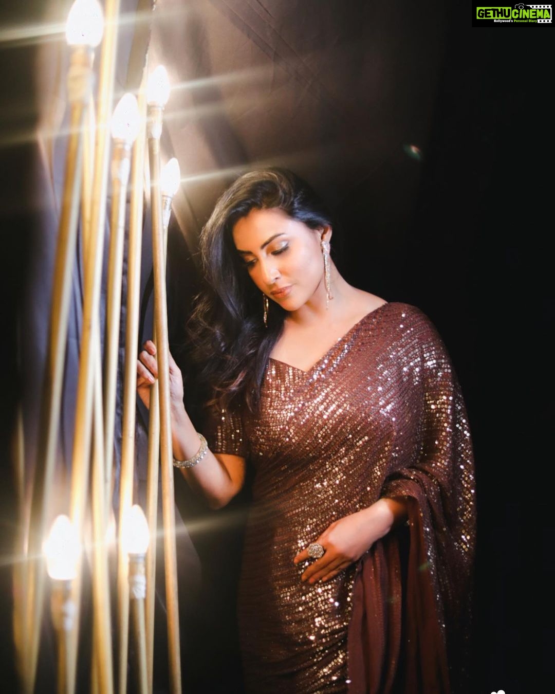 Kranti Redkar Instagram - Just … Stylist : @saileerajpurenagane Costume : @FEATHERSNFLOWERS Jewellery : @sorayaajewels_ Hair : @nilu_j.h , @nilamjadhav1086 Photography : @shree_chintamani_creation Make-up : @khanolkar.r Costume Assistant : @manepriyanka85