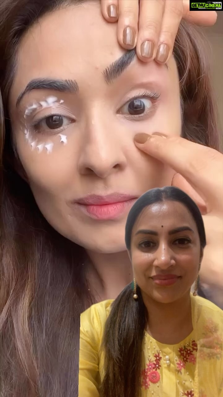 Kranti Redkar - 103.7K Likes - If it was me I would have poked my eyes atleast 10 times . But just look at this beauty .. mi aste tar Direct dolyaat bot 😳