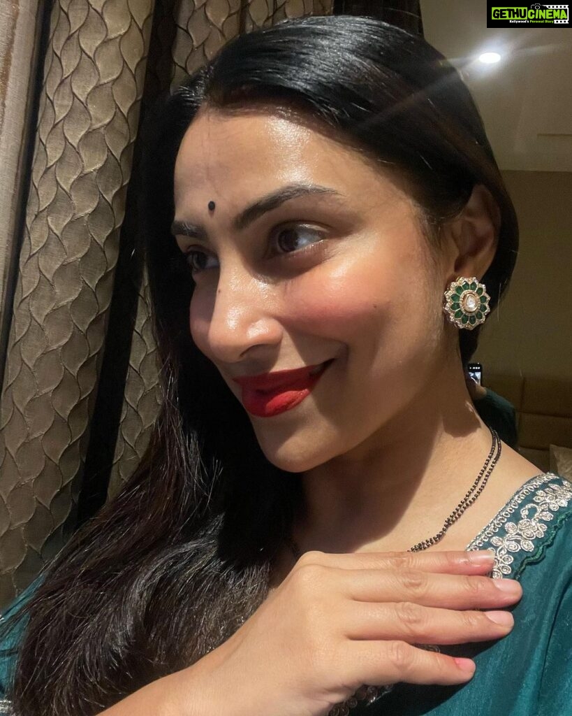 Kranti Redkar Instagram - Shubha Dhanatrayodashi ❤️ Earrings by @sorayaajewels_