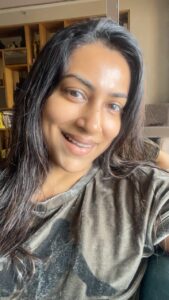 Kranti Redkar Instagram - Embrace your culture. It’s rich. Baher kuthe baghaichich garaj nahi. It’s not that I Dont use other products . But I am a strong believer of Ayurveda. It has answers to the impossible 😇