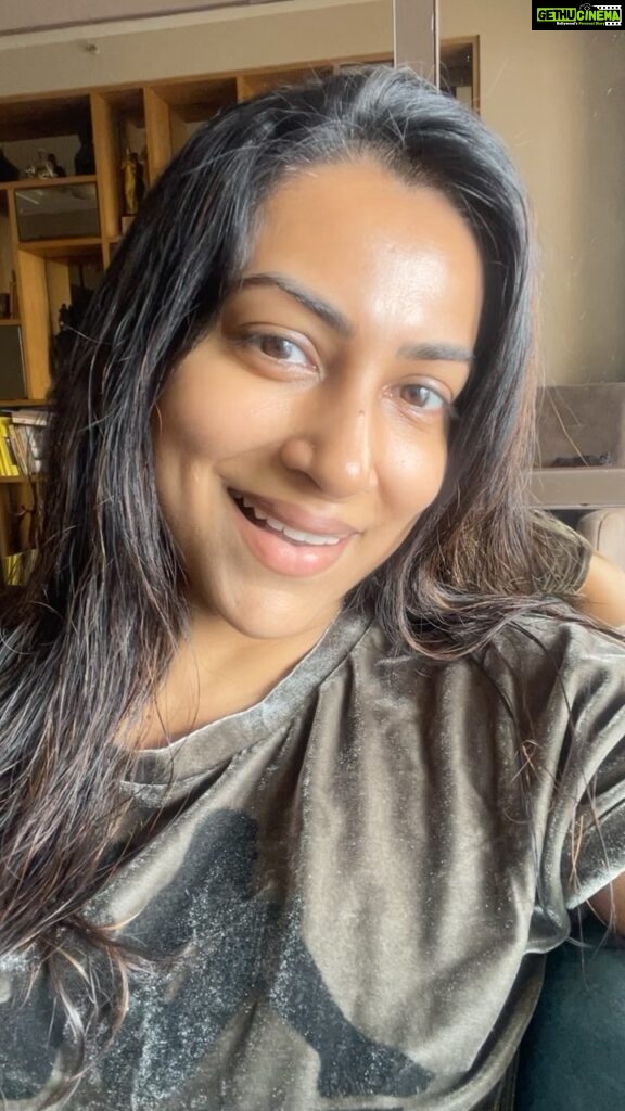 Kranti Redkar Instagram - Embrace your culture. It’s rich. Baher kuthe baghaichich garaj nahi. It’s not that I Dont use other products . But I am a strong believer of Ayurveda. It has answers to the impossible 😇