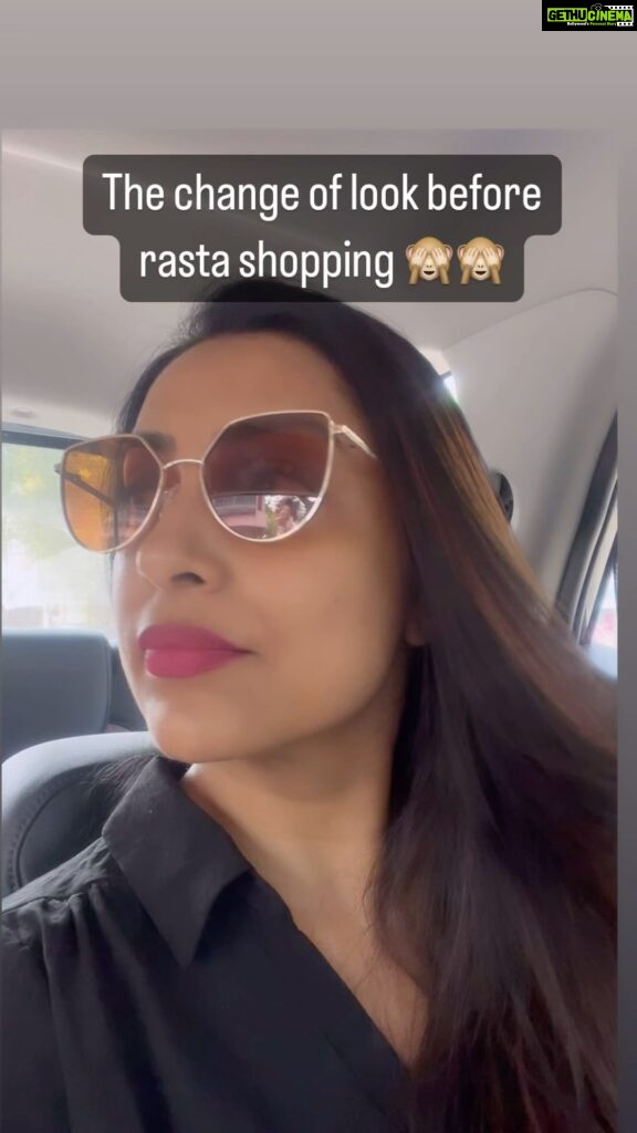 Kranti Redkar Instagram - Goggle baghun mahag deil.. 😛😛😛