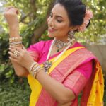Kranti Redkar Instagram - Living it up this Navratri in this beautiful yellow paithani saree by @kapsepaithaniofficial . Saree: @kapsepaithaniofficial Stylist : @saileerajpurenagane Blouse : @veushalee_fashion_studio Jewellery : @sorayaajewels_ Hair : @reshmachaugule2511 Photography : @vilas__000
