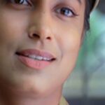 Kranti Redkar Instagram - खाकी वर्दी असली तरी पोलीस पण माणूसच आहे ना.. पोलिसांच्या भावना व्यक्त करणारा हा प्रसंग इतरांसोबत शेअर करायला विसरू नका. #ZeeYuva #MovieScene #OnDuty24Taas #MumbaiPolice #MaharashtraPolice
