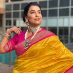 Kranti Redkar Instagram – ये लक्ष्मी ,ये सरस्वती 
यही दुर्गा का अवतार है 
ये अनुसूया, यही सावित्री 
यही काली रूप का वैभव है 
नारी शक्ति को प्रणाम 
दुर्गा  माँ को वंदन 

Saree: @kapsepaithaniofficial 

Stylist : @saileerajpurenagane 

Blouse : @veushalee_fashion_studio

Jewellery : @sorayaajewels_

Hair : @reshmachaugule2511

Photography :  @vilas__000