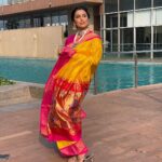 Kranti Redkar Instagram – ये लक्ष्मी ,ये सरस्वती 
यही दुर्गा का अवतार है 
ये अनुसूया, यही सावित्री 
यही काली रूप का वैभव है 
नारी शक्ति को प्रणाम 
दुर्गा  माँ को वंदन 

Saree: @kapsepaithaniofficial 

Stylist : @saileerajpurenagane 

Blouse : @veushalee_fashion_studio

Jewellery : @sorayaajewels_

Hair : @reshmachaugule2511

Photography :  @vilas__000