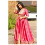Kranti Redkar Instagram - Thank you @durggapaithanisbydarshna for this beautiful ethnic wear. Do follow @durggapaithanisbydarshna for more such styles and for some Gorgeous ethnic wear this Diwali .