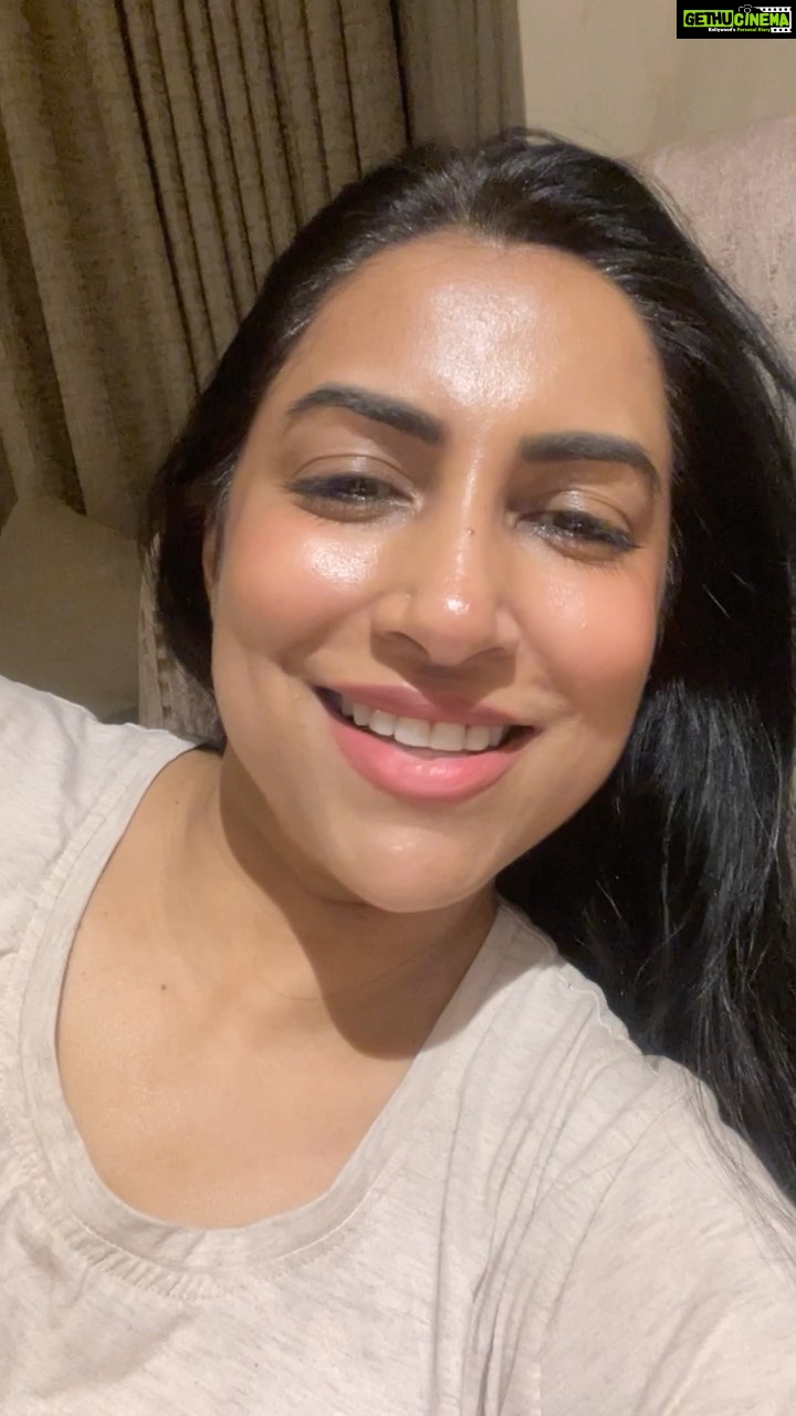 Kranti Redkar - 24.4K Likes - Pls avoid the crazy happening behind . And try to listen to my voice 🙈