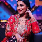 Kranti Redkar Instagram - Beauty begins the moment you decide to be yourself . Stylist : @saileerajpurenagane Costume : @FEATHERSNFLOWERS Jewellery : @sorayaajewels_ Hair : @nilu_j.h , @nilamjadhav1086 Photography : @hdmomentz.in Make-up : @khanolkar.r Costume Assistant : @manepriyanka85 #dholkichyatalawar #goodthingscometoanend #love #fashion #realityshow #judges