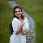 Krishna Praba Instagram - Don’t limit yourself , Happiness depends upon ourselves 😁🥳 Georgette Alia cut kurthi with hakoba yoke @mayoorikha_kochi Jewelry- @nakshatragoldanddiamonds Location @kondai_lip_resort 📸 @l4lavendermedia . . #fashion #fashionmodel #white #happiness #peace Kondai Lip Backwater Heritage Resort Alappuzha