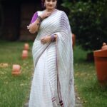 Krishna Praba Instagram – White🤍 Purple 💜 rope
🤍💜🤍💜
Kerala saree🤩
Rockkk this Onam with 
@sajawat_designerhub_bridalshop 
.
.
Styling  by  @styling_by_js 
@l4lavendermedia 
@kondai_lip_resort 
@hospitalityevolve 

#purple #rope #design #trending #fashion #white #onam #traditional #backwaters Kondai Lip Backwater Heritage Resort Alappuzha