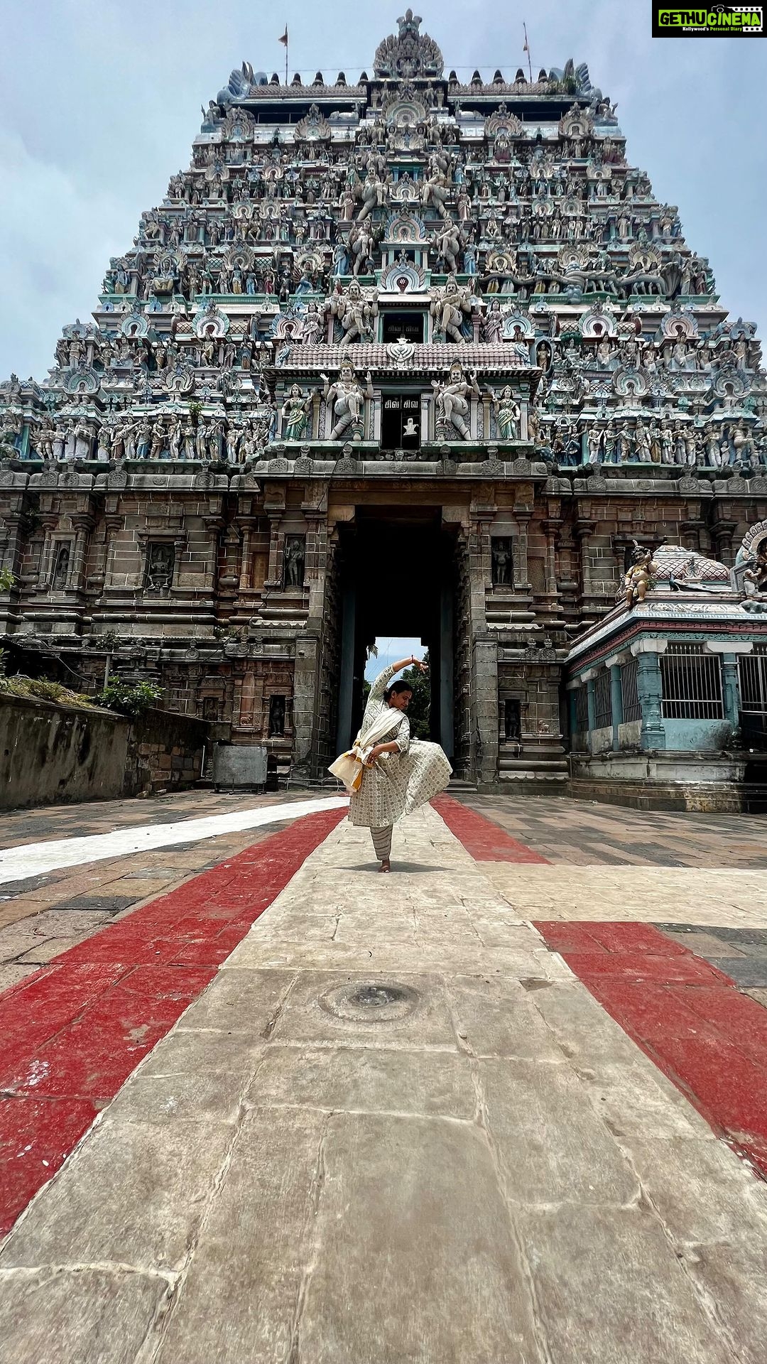 Krishna Praba Instagram - Thillai Nataraja Temple,Chidambaram Vocal & Dance @krishnapraba_momentzz 📸 @prahladskumar . . #dancers #chidambaram #nataraja #culture #indian #indianculture #musician #music #bharathanatyam #classics #classicalmusic #classical #reelsindia #reelsinstagram #reelsvideo #reelitfeelit #reelkarofeelkaro Thillai Nataraja Temple, Chidambaram