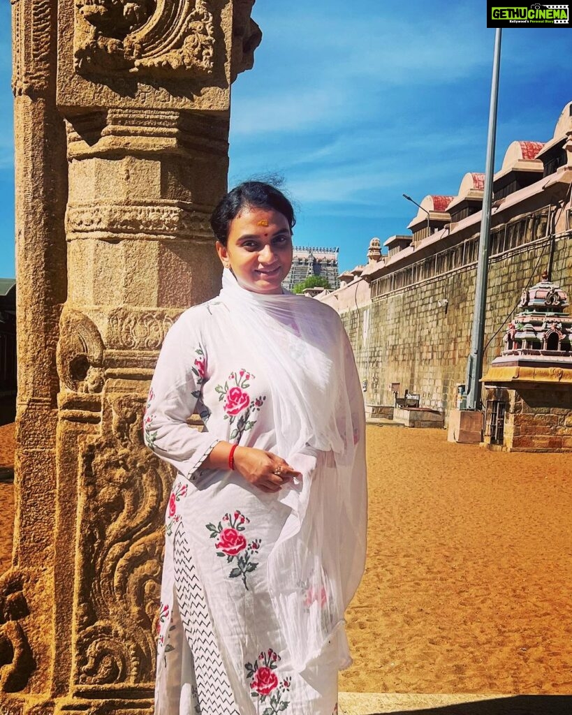 Krishna Praba Instagram - A walk through the culture,astounding architecture #sriranganathaswamytemple . . #pilgrim #workship #admire #culture #travel #happiness #bliss Srirangam Sri Ranganathaswamy Kovil