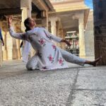 Krishna Praba Instagram - Random reel from #srirangam #ranganathaswamytemple . . . #traditional #dance #classicalmusic #mssubbulakshmi #trichy