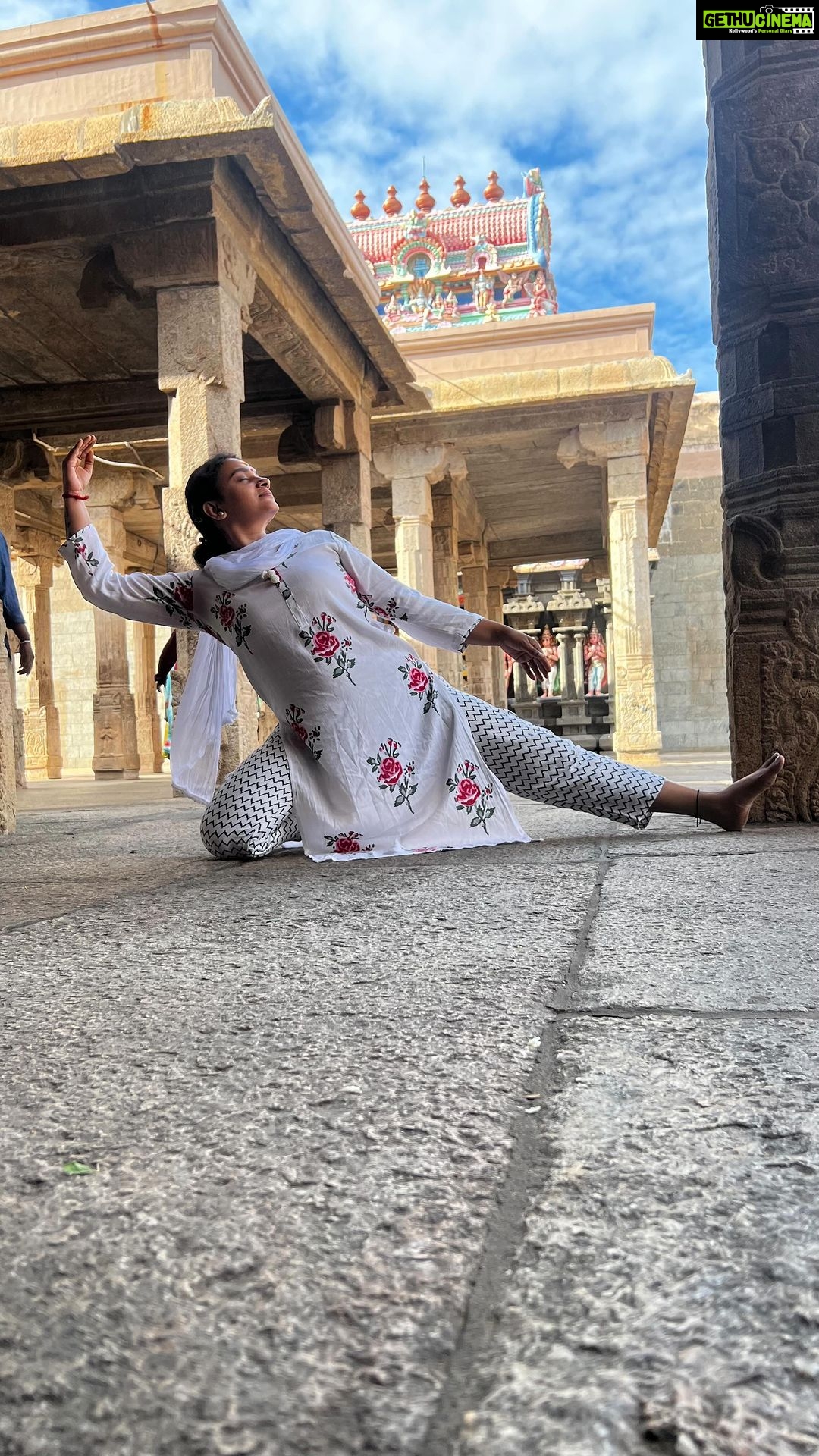 Krishna Praba Instagram - Random reel from #srirangam #ranganathaswamytemple . . . #traditional #dance #classicalmusic #mssubbulakshmi #trichy