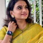 Krishna Praba Instagram – ⭐️💛💛⭐️

Outfit – @sajawat_designerhub_bridalshop 
Designed by
@s_3_j_ 
@styling_by_js 

📸 @laijumohan7 

#yellow #sareelove #casual #saree