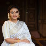Krishna Praba Instagram – ചിങ്ങം 1 
ഹൃദയം നിറഞ്ഞ പുതുവത്സരാശംസകൾ 🌼

@nakshatragoldanddiamonds 
@mayoorikha_kochi 
@kondai_lip_resort 
@hospitalityevolve 
@l4lavendermedia 

#onam #chingam1 #newyear #happiness #celebrate #celebration #white