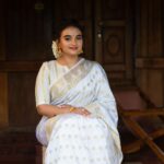Krishna Praba Instagram - ചിങ്ങം 1 ഹൃദയം നിറഞ്ഞ പുതുവത്സരാശംസകൾ 🌼 @nakshatragoldanddiamonds @mayoorikha_kochi @kondai_lip_resort @hospitalityevolve @l4lavendermedia #onam #chingam1 #newyear #happiness #celebrate #celebration #white