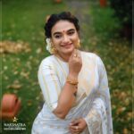 Krishna Praba Instagram - Wishing you a very happy Onam in advance ! Inframe: @krishnapraba_momentzz Costume: @mayoorikha_kochi Production : @l4lavendermedia New showroom opening on 23rd August at MG Road Ernakulam. ജില്ലയിലെ ഏറ്റവും വലിയ ഹോൾസെയിൽ ജ്വല്ലറി ഷോറൂം ഇനി MG Road-ൽ. . For more details, please contact @ + 91 8589826366 or visit our showrooms. . . #onam #happyonam #festival #onam2023 #openingsoon #nakshatramgroad #nakshatragoldanddiamonds #nakshatraaluva #wholesalejewellery #weddingjewellery #WeddingCollection #weddingoffers #nakshatraperumbavoor #wholesalegold #നക്ഷത്ര #wholesalegold #wholesaleprice #lowestprice #diamondjewellery #specialoffer #jewellery #onlinepurchase #onlinegoldseller #onlinegoldpurchasing #nakshatrathoppumpady MG Road Kochi