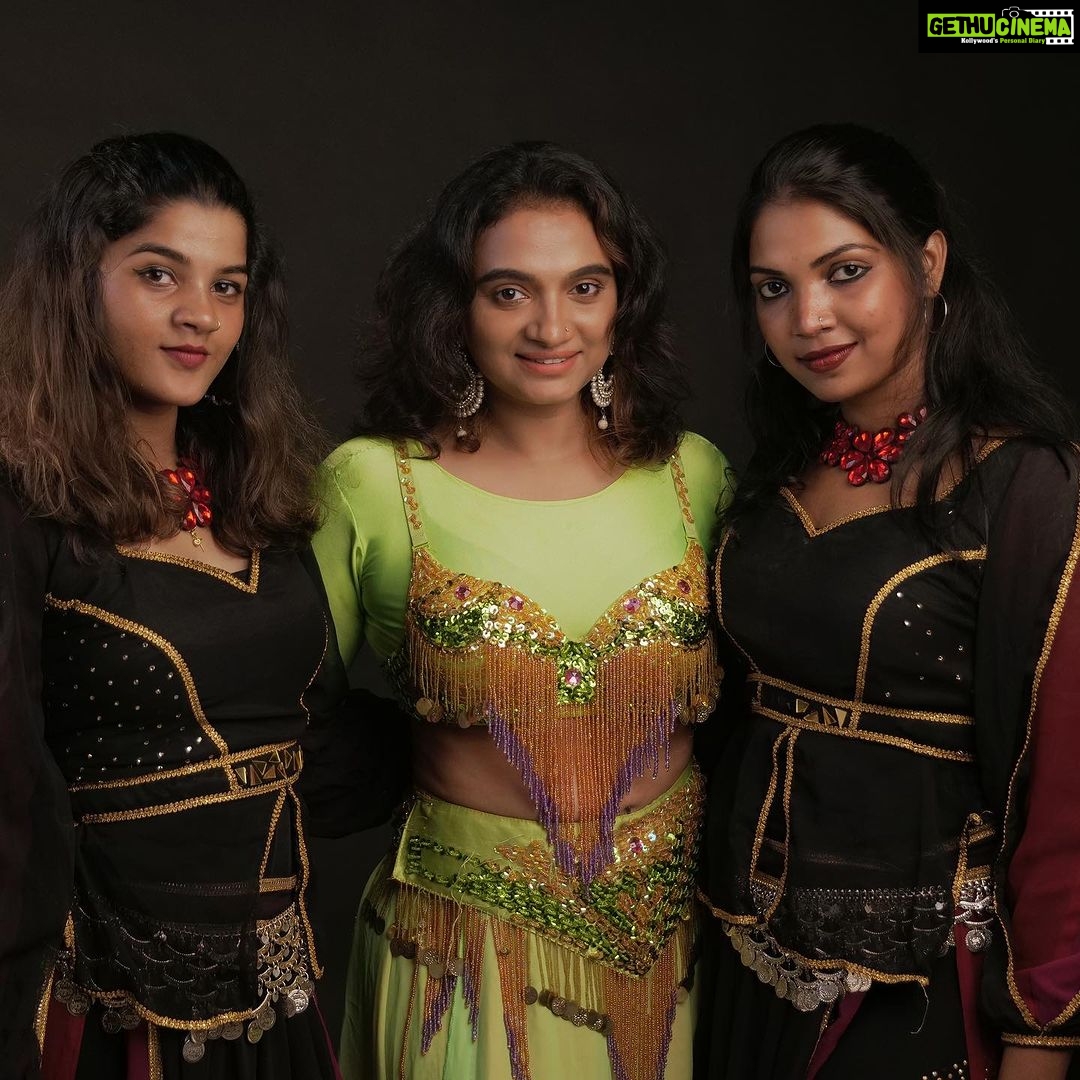 Krishna Praba Instagram - Yesssssss!!!ππ Itβs trending nowπ€© Behind the stars of #kavalaya dance reels @iam__thandav_ ππ @ria__riya_andrea__ria @sneha.lakshmi.980 My teamπ€π€π€π₯°π₯° . . #reelsindia #reels #reelsinstagram #dance #picoftheday #dancer #dancereels #reelkarofeelkaro #reelitfeelit Panampilly Nagar