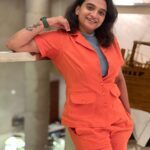 Krishna Praba Instagram - No filters no editing… Captured with happiness and love..🤗🧡 Friendship rolling.. Pic by @nbswaraj @kaillash7 Location @kochimarriott #friendship #love #affection #bonding #orange Marriott Kochi Hotel
