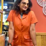 Krishna Praba Instagram - No filters no editing… Captured with happiness and love..🤗🧡 Friendship rolling.. Pic by @nbswaraj @kaillash7 Location @kochimarriott #friendship #love #affection #bonding #orange Marriott Kochi Hotel