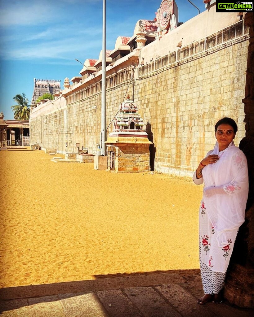 Krishna Praba Instagram - A walk through the culture,astounding architecture #sriranganathaswamytemple . . #pilgrim #workship #admire #culture #travel #happiness #bliss Srirangam Sri Ranganathaswamy Kovil