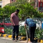 Krishna Praba Instagram – അങ്ങനെ ഒരു ജീവൻ രക്ഷിച്ചു 😁💃🐍
Swipe next plz➡️

ഒപ്പം മലയാളികളുടെ നോക്കിനിൽക്കാനും ഫോട്ടോ എടുക്കാനുമുള്ള കഴിവിനെയും പ്രശംസിക്കാതെ വയ്യാ 👏

ഉച്ചക്ക് 2 മണിക്ക് പനമ്പിള്ളി നഗർ Indian oil office ന്റെ മുൻപിൽ കൂടി പോന്നപ്പോ ഒരു പൂച്ച കാര്യമായി എന്തോ നോക്കിനിക്കുന്നതു കണ്ടു..നോക്കിയപ്പോ Net il കുടുങ്ങി കിടക്കുന്ന ഒരു  പാമ്പ് . ആദ്യം കണ്ടപ്പോ തന്നെ ഞാൻ ഓടി ,🏃‍♀️പിന്നെ ഉള്ള ധൈര്യം സംഭരിച്ചു തിരിച്ചു വന്നു , പെട്ടന്ന് അമ്മക്ക് ഒർമ്മ വന്നതനുസരിച്ചു ,നീനാ കുറുപ്പിനെ @neenakurupofficial വിളിച്ചു Forest department  നെ വിളിച്ചു snake rescue  ടീം ന്റെ നമ്പർ എടുത്തു . 

Mrs .vidhya Raju ,ധൈര്യം സമ്മതിക്കാതെ വയ്യാ ..🙏
എന്തായാലും പാമ്പിനെ രക്ഷിച്ചു പേടിച്ചാണെകിലും ഒരു ജീവൻ രക്ഷിക്കാൻ കൂടെ നിന്നതിനു ഒരു സന്തോഷം 😁

ഈ നമ്പർ നിങ്ങളും വച്ചോ ആവിശ്യം വരും 
Certified snake rescue team
Vidhya Raju -+91 94964 51335

#snake #rescue #life Panampilly Nagar