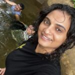 Krishna Praba Instagram - From nature🍀 Being with nature💚 merging with Nature🌿 . . . #athirampilly #nature #environment #green #hometown #river #water #fun #enjoyment #family
