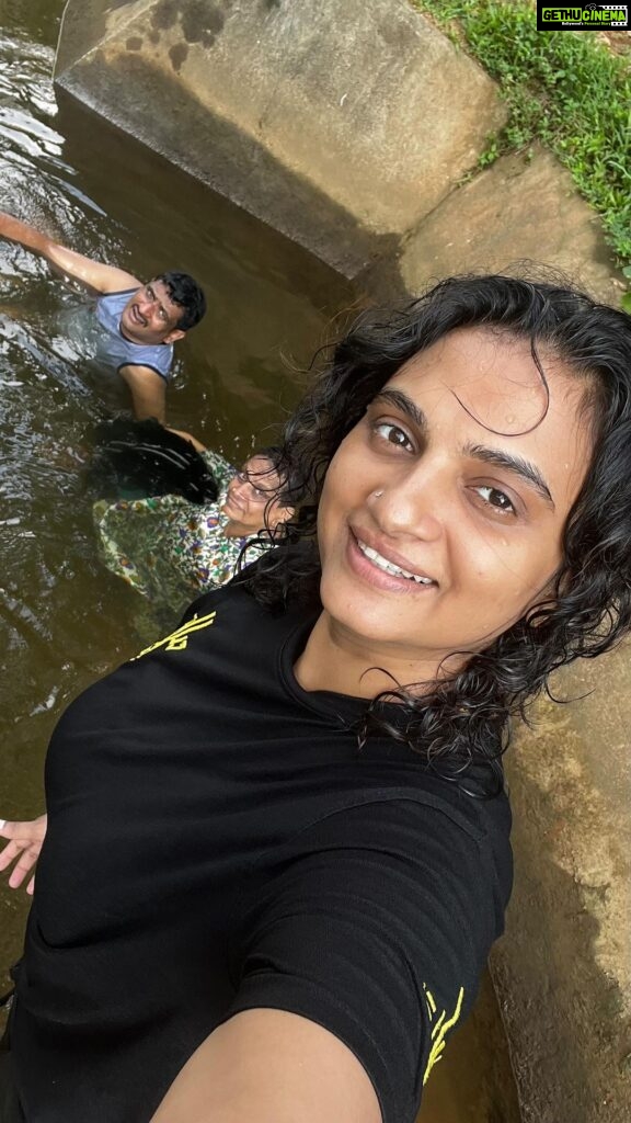 Krishna Praba Instagram - From nature🍀 Being with nature💚 merging with Nature🌿 . . . #athirampilly #nature #environment #green #hometown #river #water #fun #enjoyment #family