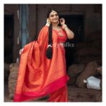Krishna Praba Instagram - Tradition Meets Trendy City Bridal Fest : ( May 5 - July 5 ) 2 മാസം നീണ്ട് നിൽക്കുന്ന വിവാഹാഘോഷങ്ങൾ. * Win Diamond Ring : City Silk ബ്രൈഡൽ സെക്ഷൻ സന്ദർശിക്കൂ Diamond Ring സ്വന്തമാക്കൂ... * 100% Cash back offer : വിവാഹ പർച്ചേസ് നടത്തിയവരിൽ നിന്നും നറുക്കെടുപ്പിലൂടെ തിരഞ്ഞെടുക്കുന്ന ഒരാൾക്ക് ലഭിക്കുന്നു full Cashback. *ഒപ്പം 3000 രൂപ മുതലുള്ള വെറൈറ്റി ബ്രൈഡൽ ഡ്രെസ്സുകളും. For more details please contact at +91 9526899599 . . #CitySilks #citybridalfest #citysilksmundakkayam #citysilksperumbavoor #citysilkspalarivattom #cityshopping #citybride #citysilksedapally #citysilksfamilydestination #bestdesign #bestclothing #bestclothingstore #bestclothingever #clothingdesign #clothingstore #clothingspot #cashback #cashbackoffer #offer #offerprices #offersale #diamondring #winner #contest #wedding #weddingcollection #weddingdress #weddingdesign #weddingsaree City Silks