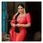 Krishna Praba Instagram - Tradition Meets Trendy City Bridal Fest : ( May 5 - July 5 ) 2 മാസം നീണ്ട് നിൽക്കുന്ന വിവാഹാഘോഷങ്ങൾ. * Win Diamond Ring : City Silk ബ്രൈഡൽ സെക്ഷൻ സന്ദർശിക്കൂ Diamond Ring സ്വന്തമാക്കൂ... * 100% Cash back offer : വിവാഹ പർച്ചേസ് നടത്തിയവരിൽ നിന്നും നറുക്കെടുപ്പിലൂടെ തിരഞ്ഞെടുക്കുന്ന ഒരാൾക്ക് ലഭിക്കുന്നു full Cashback. *ഒപ്പം 3000 രൂപ മുതലുള്ള വെറൈറ്റി ബ്രൈഡൽ ഡ്രെസ്സുകളും. For more details please contact at +91 9526899599 . . #CitySilks #citybridalfest #citysilksmundakkayam #citysilksperumbavoor #citysilkspalarivattom #cityshopping #citybride #citysilksedapally #citysilksfamilydestination #bestdesign #bestclothing #bestclothingstore #bestclothingever #clothingdesign #clothingstore #clothingspot #cashback #cashbackoffer #offer #offerprices #offersale #diamondring #winner #contest #wedding #weddingcollection #weddingdress #weddingdesign #weddingsaree City Silks