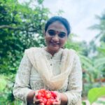 Krishna Praba Instagram – With Love chambaka 😋
🍀🍐♥️
.
.
.
@hafizmohammedx 
#fruit #love #green #tasty #organic #nature