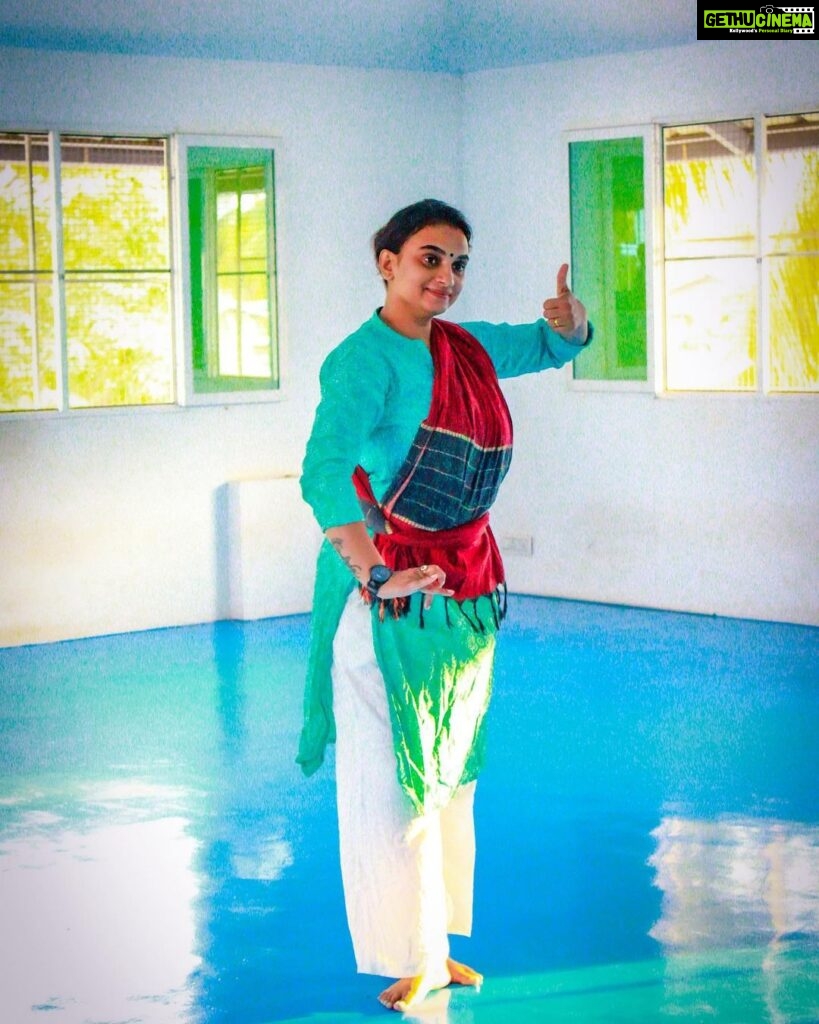 Krishna Praba Instagram - Practice makes a man perfect .. Let your life Dance with happiness 💃💃❤️ Happy International Dance Day💞💃 #internationaldanceday @iam__thandav_ 📸 - @logan_twenty_1 . . . #international #dance #day #health #happiness #practice #joy Panampilly Nagar