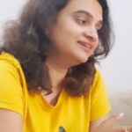 Krishna Praba Instagram - Just chilling.. Omanale ninne orthu..🎹🎶 @sarigakalabhavan #gangadadharan @krishnapraba_momentzz #music #musicreels #friendship #chilling #chillingwithmusic #songs #singing #ghazals #lovers