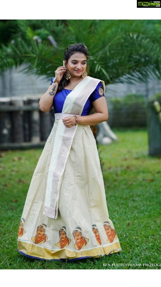 Krishna Praba Instagram - ഉത്രാടം🦋🌼 📷 @benputhuppanam_photography #onam #festival #kerala #celebration