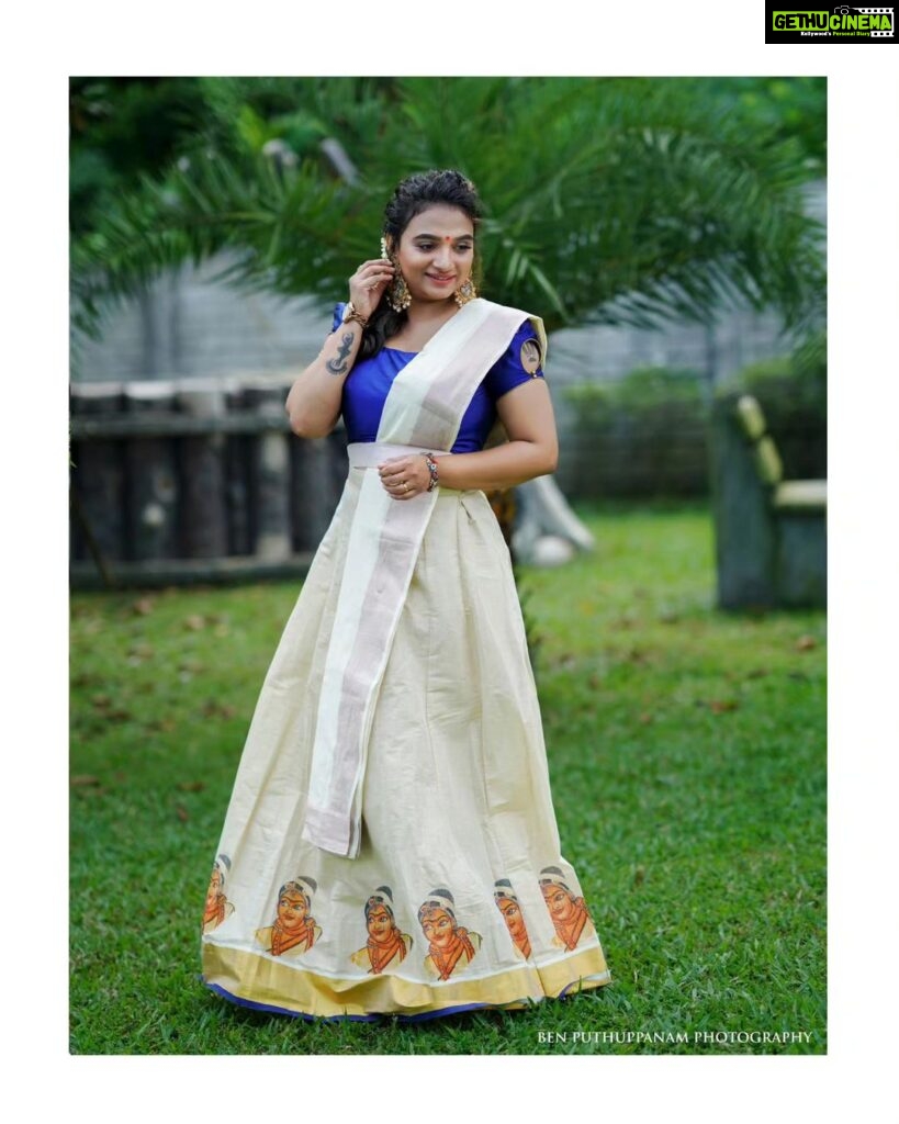 Krishna Praba Instagram - ഉത്രാടദിനാശംസകൾ..🌼 📷 @benputhuppanam_photography @sajawat_designerhub_bridalshop #onam #celebration #festival #kerala #godsowncountry