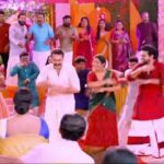 Krishna Praba Instagram - മഹാസംഗമം dance കിടുക്കി! 😎 BHAVANA | EVERY DAY | 8:30 PM #SuryaTV #Mahasangamam #BhavanaKaliveeduMahasangamam #MahasangamamOnSuryaTV #Kaliveedu #Bhavana #MalayalamSerials #SerialsOnSuryaTV @stephyleo_n @rayjanofficial @rekharatheesh3 @devichandana82 @adv.pinkykannan @anjna_mohan @meera_mahesh_official @subeerbavu @kiran.aravindakshan @anandritha_official @krajeshhebbar @saranya_visakh_here @kalesh_kollam @rebecca.santhosh @nithinjakejosephofficial @actorjeevangopal @umanair_official @krishnapraba_momentzz