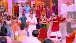 Krishna Praba Instagram - മഹാസംഗമം dance കിടുക്കി! 😎 BHAVANA | EVERY DAY | 8:30 PM #SuryaTV #Mahasangamam #BhavanaKaliveeduMahasangamam #MahasangamamOnSuryaTV #Kaliveedu #Bhavana #MalayalamSerials #SerialsOnSuryaTV @stephyleo_n @rayjanofficial @rekharatheesh3 @devichandana82 @adv.pinkykannan @anjna_mohan @meera_mahesh_official @subeerbavu @kiran.aravindakshan @anandritha_official @krajeshhebbar @saranya_visakh_here @kalesh_kollam @rebecca.santhosh @nithinjakejosephofficial @actorjeevangopal @umanair_official @krishnapraba_momentzz