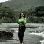 Krishna Praba Instagram – Life is bliss if spent close to Nature

📷  @lijo___paul
@riverinesuites 
#athirapilly 

#athirapallywaterfalls #athirapally #photoshoot #photographylovers #nature #green