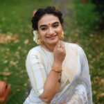 Krishna Praba Instagram - ചിങ്ങം 1 ഹൃദയം നിറഞ്ഞ പുതുവത്സരാശംസകൾ 🌼 @nakshatragoldanddiamonds @mayoorikha_kochi @kondai_lip_resort @hospitalityevolve @l4lavendermedia #onam #chingam1 #newyear #happiness #celebrate #celebration #white