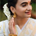 Krishna Praba Instagram - Wishing you a very happy Onam in advance ! Inframe: @krishnapraba_momentzz Costume: @mayoorikha_kochi Production : @l4lavendermedia New showroom opening on 23rd August at MG Road Ernakulam. ജില്ലയിലെ ഏറ്റവും വലിയ ഹോൾസെയിൽ ജ്വല്ലറി ഷോറൂം ഇനി MG Road-ൽ. . For more details, please contact @ + 91 8589826366 or visit our showrooms. . . #onam #happyonam #festival #onam2023 #openingsoon #nakshatramgroad #nakshatragoldanddiamonds #nakshatraaluva #wholesalejewellery #weddingjewellery #WeddingCollection #weddingoffers #nakshatraperumbavoor #wholesalegold #നക്ഷത്ര #wholesalegold #wholesaleprice #lowestprice #diamondjewellery #specialoffer #jewellery #onlinepurchase #onlinegoldseller #onlinegoldpurchasing #nakshatrathoppumpady MG Road Kochi