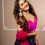 Kritika Sharma Instagram - Aayi ho Kaha se giri ankhoon mein pyaar leke! Outfit @the_adhya_designer Studio @s3.mumbai Styled my @style.gramm_ MUA @hetals_brides #beautyqueen #glamour #fashionista #indianwear Mumbai, Maharashtra