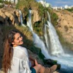 Kritika Sharma Instagram - Sooraj ki baahon mein ab hai ye zindagi ! 📍Duden waterfalls #travel #antalya #turkey #2023 #trip Antalya Türkiye