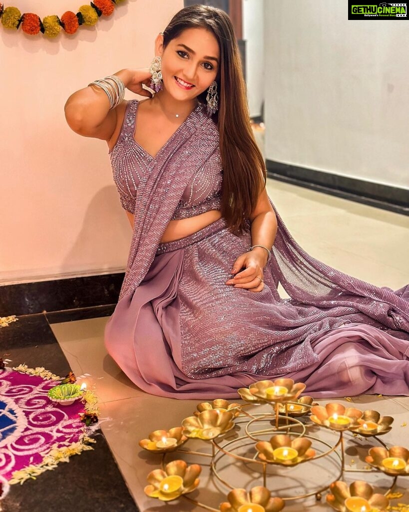 Kritika Sharma Instagram - Sparkly Diwali 🪔✨ Outfit @neerusindia Styled @nehaadhvikmahajan #diwali #diwali2023 #saree #purplesaree #celebration Mumbai, Maharashtra