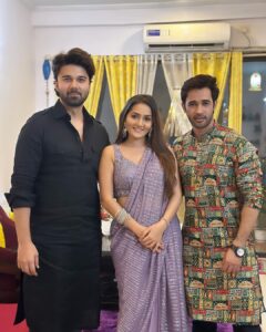 Kritika Sharma Instagram - Diwali Celebrations ✨ love light and laughter from us to you! Happy Diwali 🪔 

#diwali #diwali2023